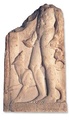 Μαρμάρινη επιτύμβια στήλη του 5ου αι. π.Χ. με παράσταση νεαρού κυνηγού, που βρέθηκε το 1918 στη θέση Παλαιόκαστρο